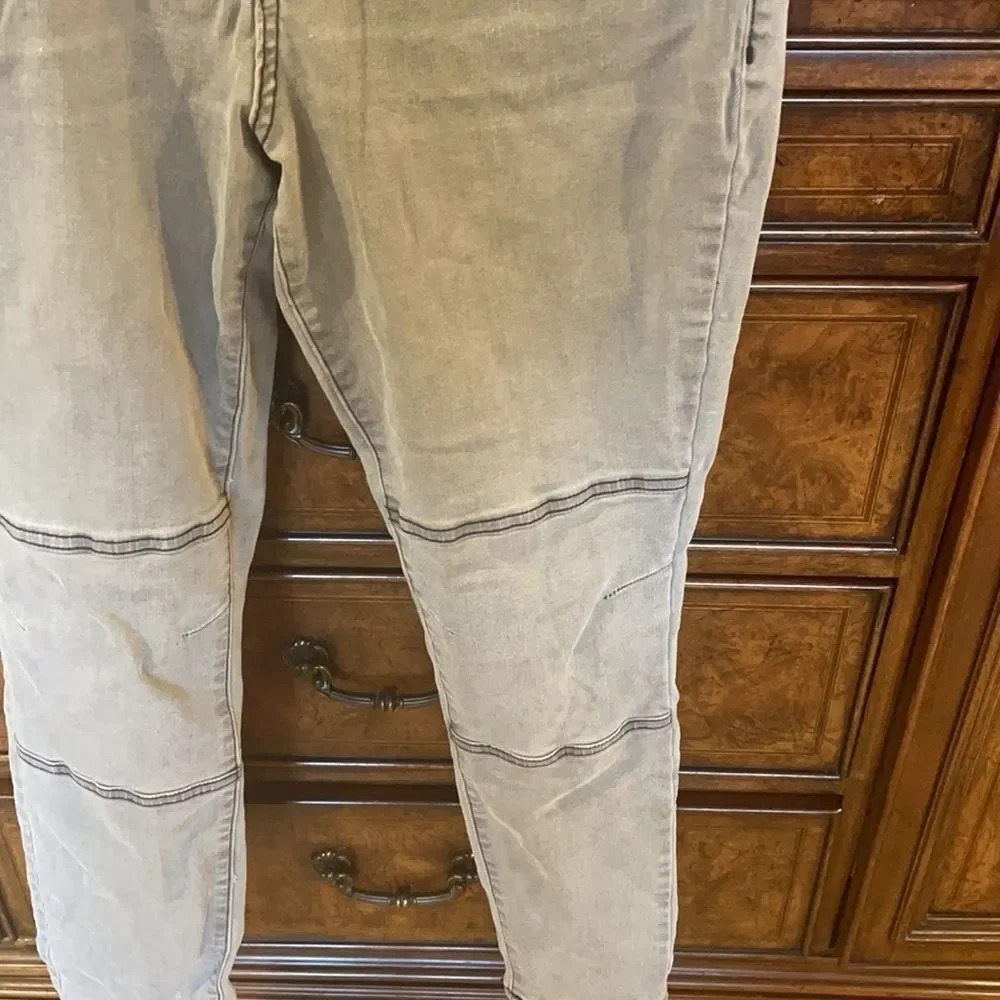 Old Navy Rockstar Mid Rise gray jeans - Picture 3 of 11